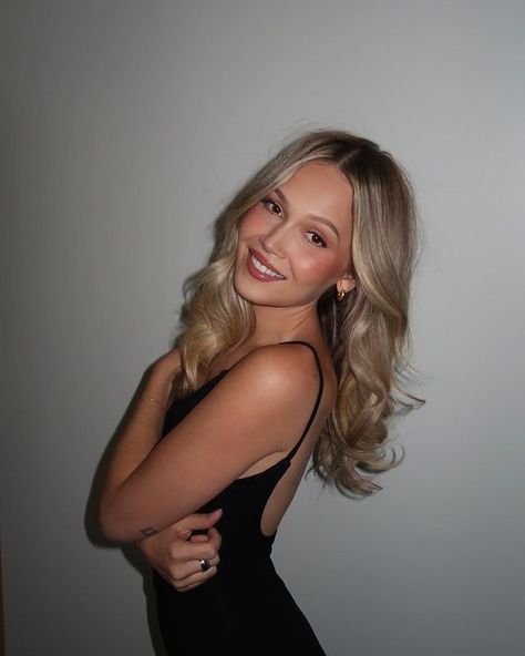 Kelso (@kelliberglund) • Instagram photos and videos Kelly Berglund, Ella Hunt, Kelli Berglund, Feminine Aesthetic, Hair Goals, Fashion Beauty, Fashion Blogger, Instagram Profile, Actors