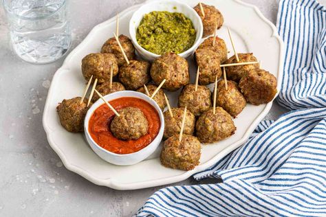 Moist Meatballs, Basil Pesto Chicken, Pesto Recipes, Cocktail Meatballs, Chicken Meatball Recipes, Moist Chicken, Homemade Marinara, Homemade Pesto, Party House