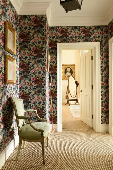 The Floral Interiors of Flora Soames — Rose & Ivy Flora Soames, English Cottages, Bed With Posts, Floral Interior, West Country, Making Room, British Design, Home Look, Traditional Decor