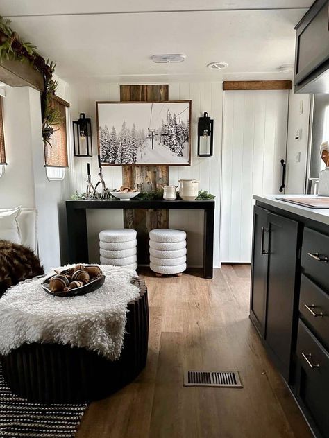 10 cozy Christmas campers to inspire you to bring the holidays into your home on wheels. #rvchristmas #christmascamper #glamping #camperchristmas #tinylivingchristmas #cozychristmas #christmasonwheels #christmasinteriors #rvdecorideas #rvinteriors #rvinspiration #rvrenovations #cozyonwheels #homeonwheels #fulltimers #fifthwheelliving #motorhomeliving #traveltrailer #vintagecamper #toyhauler #camper #camperinterior #camperremodel #wandrfulrvchristmas #wanderfulrvinteriors Trailer Hacks, Renovated Rv, Rv Living Room, Motorhome Living, Rustic Chalet, Fifth Wheel Living, Camper Remodeling, Rv Redo, Christmas Camper