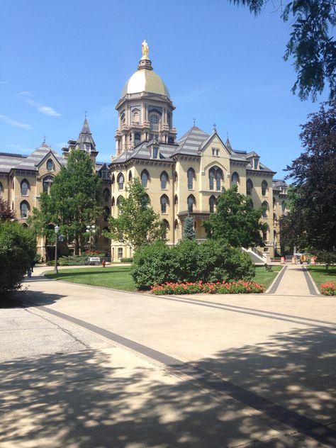 Notre Dame campus, I have wanted to visit since I was younger. Picture taken by Gina July 1, 2015 Notre Dame Campus, Noter Dame, South Bend Indiana, Under The Dome, Creative Birthday Gifts, Dream College, Notre Dame Football, Creative Birthday, Dream School