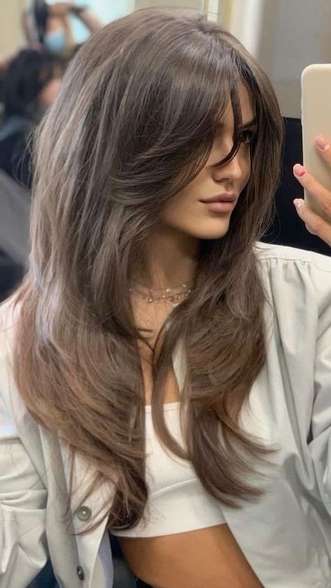 Haircuts For Long Hair With Layers, Kadeřnické Trendy, Hair Inspiration Long, Layered Haircuts For Medium Hair, Brown Hair Inspo, Vlasové Trendy, Hairstyles For Layered Hair, Hairdos For Curly Hair, Haircuts For Medium Hair