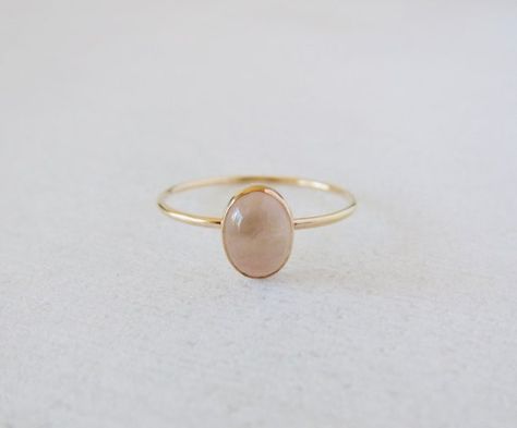 Crystal Rings Gold, Exclusive Engagement Rings, Gold Items, Zierlicher Ring, Rose Pale, Rose Quartz Ring, Rose Quartz Stone, Gold Filled Ring, Quartz Rose