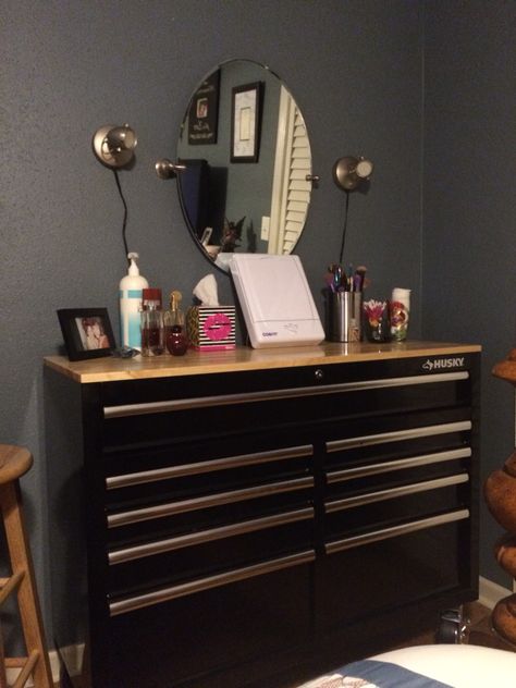 Makeup vanity toolbox Salon With Tool Boxes, Toolbox Salon Station, Tool Box Makeup Storage, Salon Tool Box Station, Tool Box Salon Station Ideas, Toolbox Barber Station, Male Vanity, Makeup Storage Wall, Makeup Vanity Box