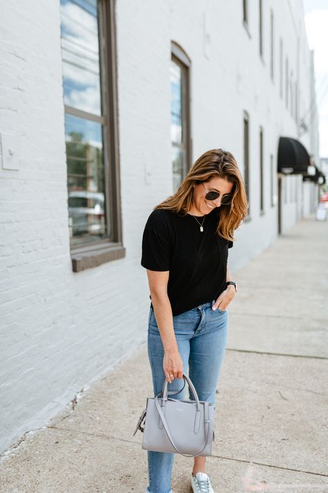 The Perfect Basic Tee * Lou What Wear Basic Black Tee Outfit, Tshirt Black Outfit, Black Tee Outfit, Capsule Closet, Trying New Things, Creature Of Habit, Affordable Fashion Women, Gold Jewelry Simple, All Black Outfit