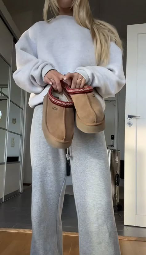 Emilie Kiser Outfit, Emilie Kiser, Romantasizing Life, Lazy Day Outfit, Autumn Fits, Cute Outfits For School, Cozy Outfit, Comfy Fashion, College Outfits