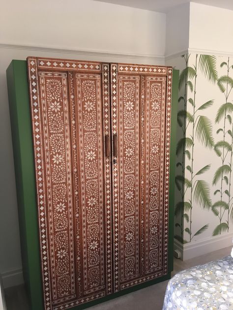 Stencil Wardrobe, Indian Home Interior, Indian Homes, Entry Way Design, Indian Home, How To Make Paint, Indian Home Decor, Pink Houses, House Interior Decor