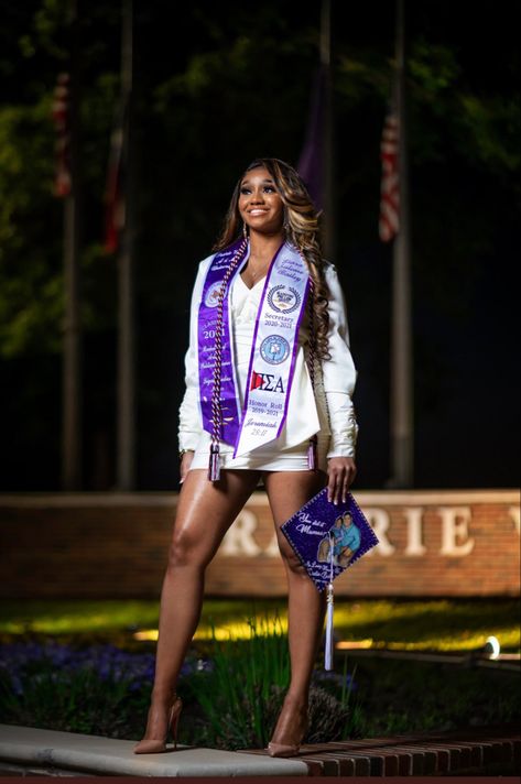 Pvamu Grad Cap, Pvamu Grad Pics, Pvamu Graduation, Grad Stole Ideas, College Graduation Photoshoot Ideas, Graduation Dress College Classy, Grad Stole, Stole Ideas, Mba Graduation