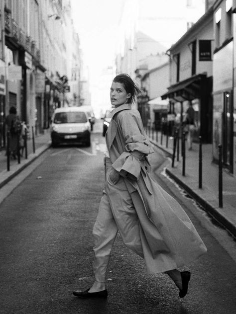 City Fashion Photography, City Shoot, Foto Portrait, Photographie Portrait Inspiration, Street Portrait, Photographie Inspo, Paris Mode, Fashion Photography Inspiration, Retro Mode