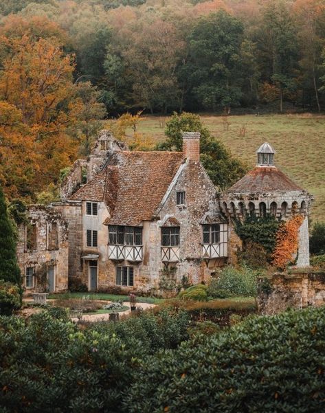 Scotney Castle, Moodboard Images, Pretty Houses, Castles In England, Castle Aesthetic, Kent England, Lovely Places, Interesting Buildings, House Illustration