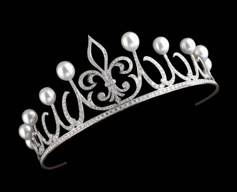 Queen Letizia's Ansorena Tiara Royal Crown Jewels, Tiaras Jewellery, Royal Crowns, Pearl Tiara, Beautiful Tiaras, Royal Tiaras, Diamond Crown, Family Jewels, Royal House