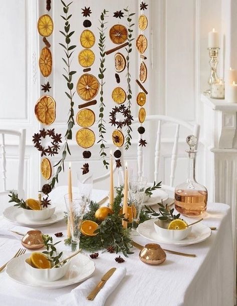 Dried citrus is certainly making waves in Christmas styling and with so many versatile dried orange slice uses, it's no wonder why. We've scoured the internet for the best festive styling ideas and found 10 festive ways to use dehydrated citrus slices. Like this DIY mobile featuring dried orange slices. Here this dried orange mobile was used as a sustainable Christmas centrepiece idea. What a great Christmas DIY decor idea. For more dried orange slice uses, click on the pin! Julkransar Diy, Natal Natural, Deco Table Noel, Natural Christmas Decor, Natural Christmas, Wrapping Ideas, Noel Christmas, Orange Slices, Christmas Deco