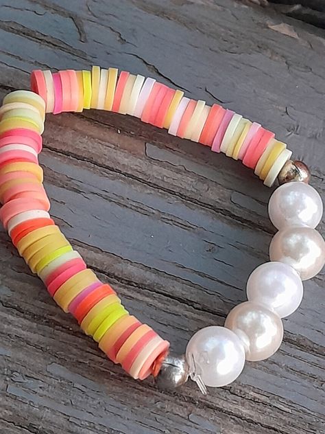 Clay Bracelets, Preppy Bracelets, Clay Bracelet, Bead Charms Diy, Diy Bracelet Designs, Beads Bracelet Design, Bracelet Design, Phone Strap, Bracelet Ideas