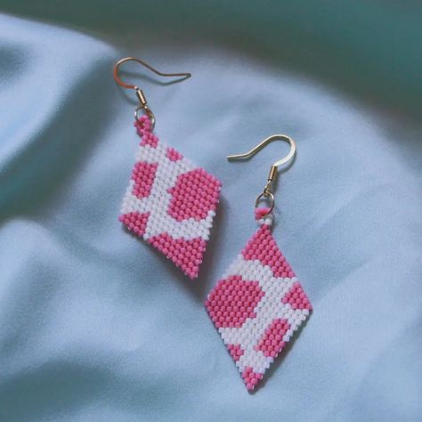 Cow Seed Bead Pattern, Seed Bead Earrings Patterns Animal, Pink Seed Bead Earrings, Seed Bead Earrings Cow, Beaded Cow Earrings, Cow Print Beaded Earrings, Kawaii Garden, Unicorn Beaded Earrings, Cow Print Earrings