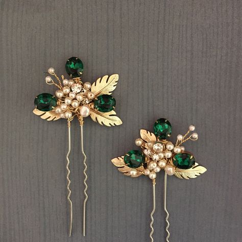 Emerald Dress With Gold Accessories, Emerald Hair Pin, Hair Pins Style, Josie Wedding, Emerald Green And Gold Wedding, Emerald Prom, Headpiece Ideas, Ballroom Aesthetic, Highschool Life