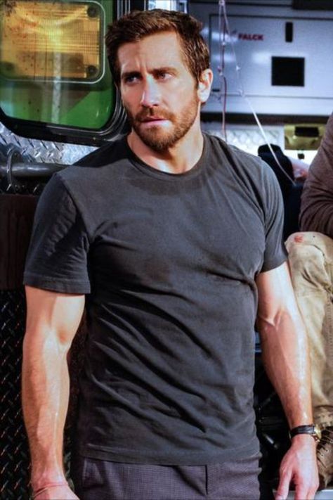 Jake Gyllenhaal Body, Attractive Male Actors, Mens Dress Shoes Guide, Jake G, Brokeback Mountain, Honey Bun, Gentleman Aesthetic, Bank Robber, Motivational Pictures