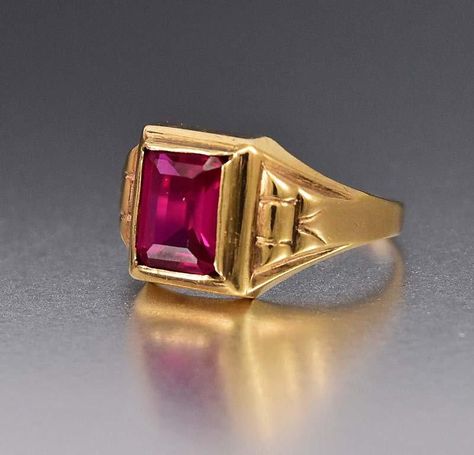 Mens Ring Designs, Yellow Gold Mens Rings, Antique Jewellery Online, Golden Rings, Vintage Jewelry Antique, Mens Gemstone Rings, Ring Ruby, Mens Rings, Bangles Design