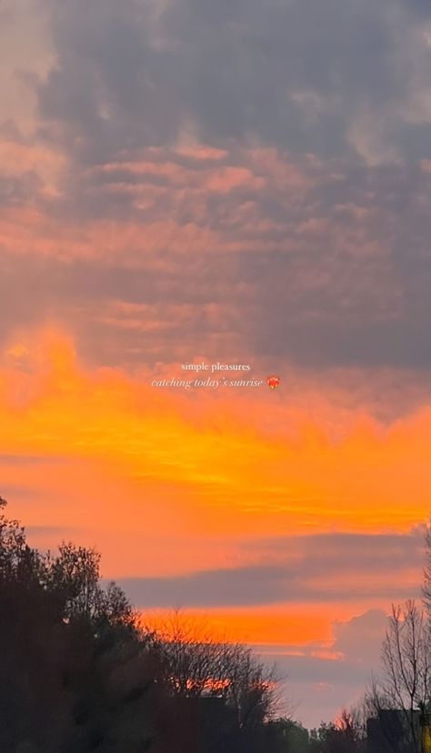 Sunset Lover Caption, Sky Lover Quotes, Sunset Lover Quotes, Lil Quotes, Sunset Captions For Instagram, Sunset Quotes Instagram, Video Caption, Magic Quotes, Ig Captions