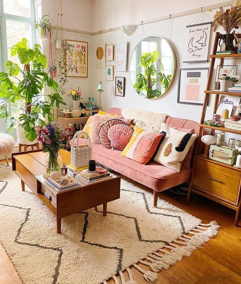 Cosiest Home on Instagram: “This pink couch is gorgeous; don't you like it with all the plants?⁠ .⁠ Follow us for more @cosiesthome⁠ .⁠ Credits @heartzeenahome⁠ .⁠…” Lots Of Plants, Boho Styl, Apartment Inspiration, Decor Minimalist, Living Room Decor Apartment, Boho Living Room, Living Room Inspo, A Living Room, Living Room Inspiration