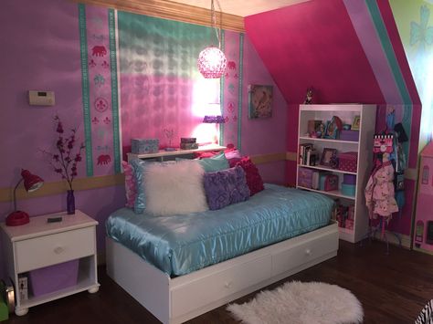 Lavendar, Hot Pink, Aqua, Ice Blue, & White combined for a chic 8 yr old's space. 200s Bedroom, Peach And Teal Bedroom, 00s Room, 90s Themed Room, Girly 2000s, 2000s Bedroom, Retro Room Ideas, 2000s Room, Y2k Room