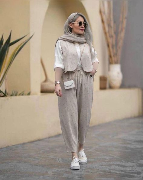 Iranian Clothes, Iran Street Style, Organza Fashion, Iran Street, Moslem Fashion, Easy Diy Clothes, Iranian Fashion, Persian Fashion, Blouse Casual Fashion