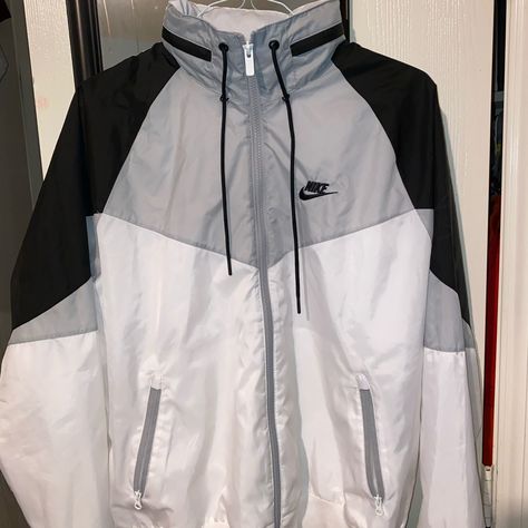 Nike Windrunner Windbreaker New Without Tags Never Worn Size Medium Black Gray And White. Really Nice Jacket And Great Christmas Gift Retail- $110 Baggy Outfit Ideas, Nike Windrunner, Jacket Outfit Women, Guys Clothing Styles, Black Style, Casual Style Outfits, Retro Outfits, Windbreaker Jacket, Jacket Outfits