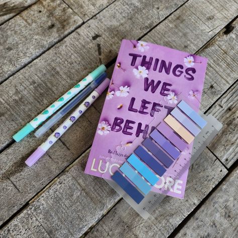 Matching Tabs To Book Covers, Annotation Tips, Books Core, Things We Left Behind, Book Annotation Tips, Lucy Score, Stickers Ideas, Barbie Doll Accessories, Post Its