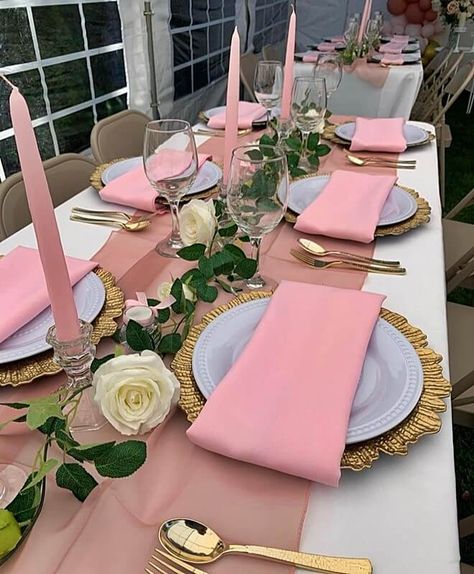 Cute Brunch Decorations Table Settings, Rose Gold Dinner Table Decor Birthday, Gold Charger Plates With Pink Napkins, Pink And White High Tea Table Settings, Light Pink White And Gold Party Decoration, Pink And Gold Dinner Table Setting, Pink Dining Table Setting, Pink And Gold Place Settings, Pink Rose Table Decorations