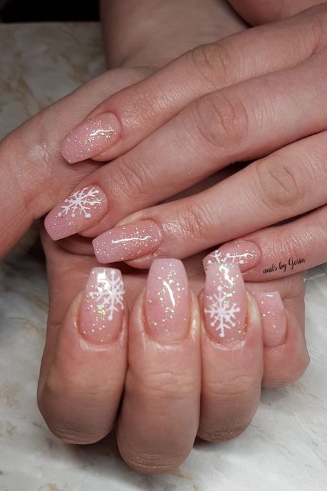 Pretty Christmas Nails Square, Snowflake French Tip Nails Square, Winter Nails Medium Length, Short Square Nails Winter, Christmas Nails With Snowflakes, Christmas Nails Square, Winter Nail Art Designs, Winter Nails Acrylic, Pretty Nail Designs