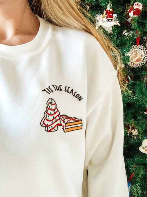 Winter Apparel, Sweatshirt Embroidery Christmas, Christmas Embroidered Sweatshirt, Christmas Sweatshirt Outfit, Christmas Embroidery Crewneck, Embroidered Christmas Gifts, Embroidered Christmas Sweatshirt, Christmas Crewneck, Christmas Crewneck Sweatshirt