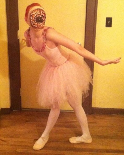 Realistic Halloween Costumes, Terrifying Halloween Costumes, Creepy Cosplay, Halloween Costumes Women Scary, Terrifying Halloween, Sugarplum Fairy, Sugar Skull Costume, Quick Halloween Costumes, Creepy Halloween Costumes