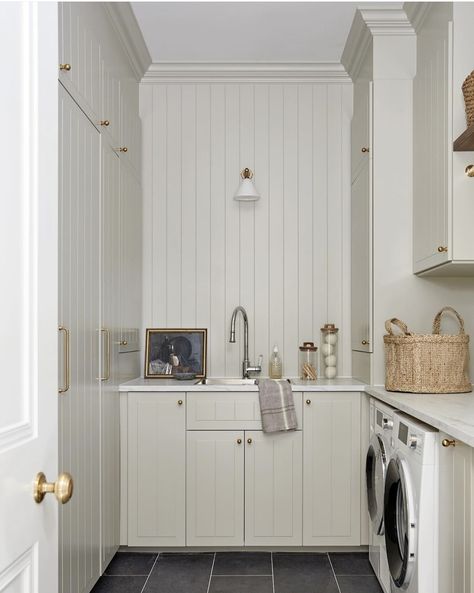 White Home Design, Floor Tile Ideas, Laundry Room Ideas Small Space, Laundry Room Wallpaper, Pantry Remodel, Large Laundry Rooms, Mudroom Laundry Room, Laundry Room Renovation, Laundry Room Inspiration