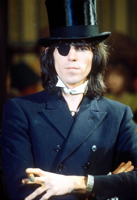 33 Rocking Pictures To Celebrate Keith Richards’ 70th Birthday.   #TheRollingStones Rock And Roll Circus, Patti Hansen, Anita Pallenberg, Most Stylish Men, Like A Rolling Stone, Ronnie Wood, Charlie Watts, Swinging Sixties, Walt Whitman