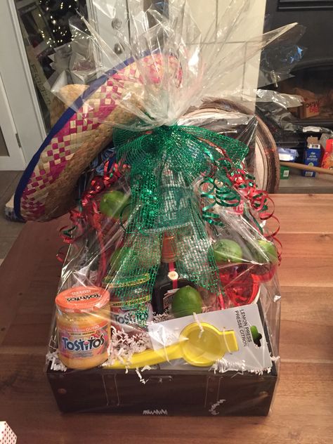 Margarita Themed Gift Basket, Margarita Raffle Basket Ideas, Taco Night Basket, Margarita Basket Ideas Gift, Chips And Salsa Gift Basket, Taco Gift Basket Ideas, Margarita Basket Ideas, Social Prizes, Margarita Basket