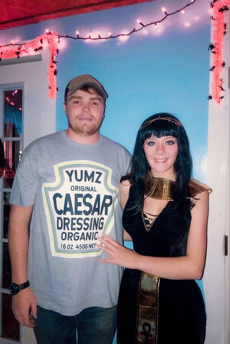 Ig: alyssaguldenschuh Cleopatra And Julius Caesar Costume, Caesar Costume, Cleopatra And Julius Caesar, Julius Caesar Costume, Couples Halloween Costume Ideas, Couples Halloween Costume, Caesar Dressing, Julius Caesar, Couples Halloween