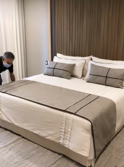 Make Bed Like Hotel, Cute Bed Sheets, Hotel Bedding Sets, Bed Cover Design, Bedroom Desk, Bed Linens Luxury, Room Inspiration Bedroom, Bedroom Styles, Bedspreads