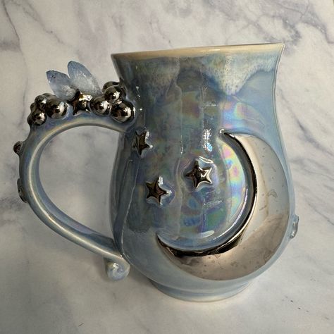 Used And Washed Once Or Twice Periwinkle Blue And White Gold Luster. Jasmine Olivia Sells Out Immediately When She Has A Release. Never Used. This Mug Is Not Dishwasher Or Microwave Safe Due To The Luster And Crystal On Handle. Holds Approx 14 Oz. Beyond Beautiful! Funky Tea Cups, Coraline Pottery Painting, Tripod Mug Pottery, Hand Thrown Pottery Bowls, Mug Set Ceramic, Cool Mugs Designs Creative, Unique Pottery Mugs, Pottery Pots & Planters, Wheel Thrown Cups