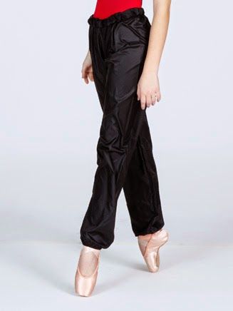 The Dancewear Guru: Dancewear trend: trash bag shorts and pants Ballet Fashion Photography, Trash Bag Shorts, Trash Bag Pants, Ballet Pants, Dance Warm Up, Ballet Wear, Dance Attire, Ripstop Pants, Bag Pants