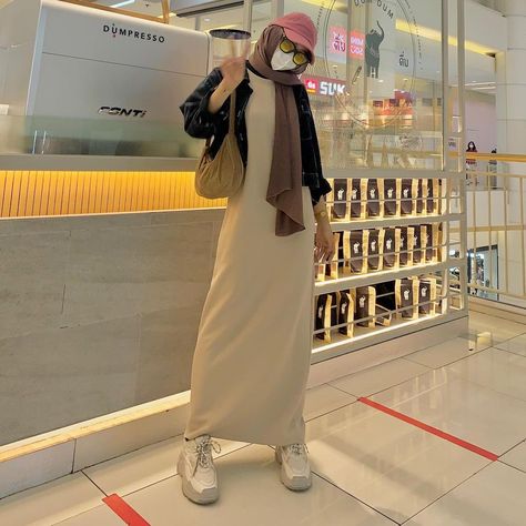 Ootd Inner, Inner Dress Hijab, Outfit Ideas Hijab, Skirt Ootd, Fits Ideas, Hijab Style Casual, Ootd Dress, Hijabi Outfits Casual, Beautiful Dress Designs