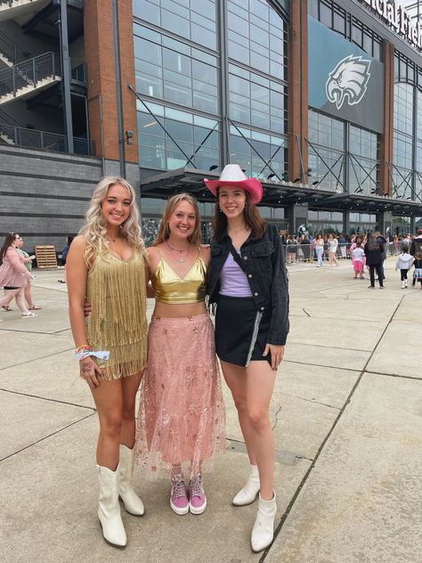 Era’s Tour 💗💗 #tswift #erastour #erastouroutfits #taylorswift #swifties #philly #ts #concert The Archer Eras Tour Outfit, Eras Tour Philly, Taylor Swift The Archer Eras Tour, Eras Tour Poses With Friends, Eras Tour Seattle, Eras Tour Crowd, Eras Outfits, Eras Tour Outfit, The Archer