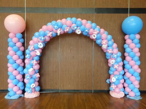 Light Pink and Light Blue Balloon Arch with flowers and Balloon Columns by Extra POP by Yolanda Blue Pink And White Balloon Arch, Gender Reveal Balloon Columns, Light Blue Balloon Arch, Pink And Blue Balloon Arch, Balloon Arch With Flowers, Arch With Flowers, Blue Balloon Arch, Balloon Arch Wedding, Balloon Arch Decorations