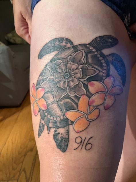 Sea turtle tattoo with frangipani Sea Turtle Tattoo, Turtle Tattoo, Tat Ideas, Sea Turtle, Skull Tattoo, Tatting, Tattoos