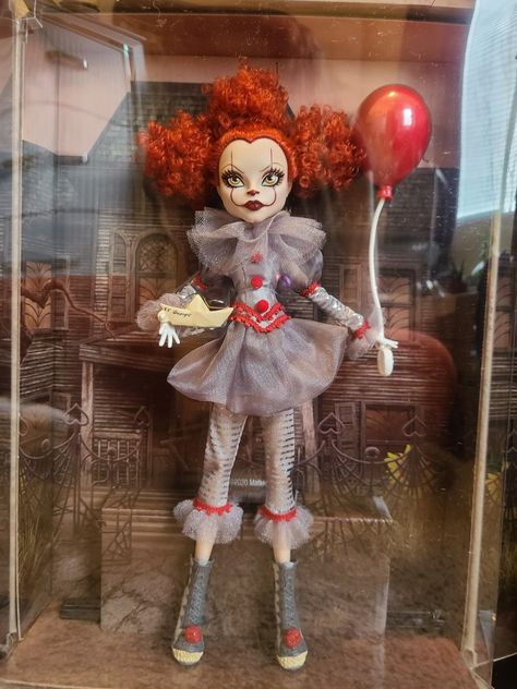 Monster High Pennywise IT Skullector Collector Doll Monster High Skullector Dolls, Monster High Collector Dolls, Skullector Dolls, Dolls Monster High, Monster High Collection, New Monster High Dolls, Creepy Baby Dolls, Monster High Pictures, Custom Monster High Dolls