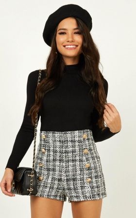 Tweed Shorts Outfit, Intern Outfit, Winter Shorts Outfits, Tweed Outfit, Casual Denim Shorts, 2020 Style, High Waisted Denim Shorts, Winter Shorts, Summer Shorts Outfits