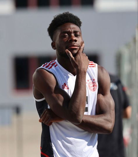 Alphonso Davies, Soccer Event, 2022 Fifa World Cup, Football Icon, Soccer Pictures, English Premier League, Bayern Munich, Fifa World Cup, Soccer Players