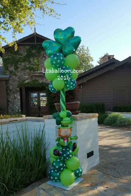 St Pattys Balloon Arch, St Patricks Day Balloon Ideas, St Patricks Day Apartment Events, Saint Patrick’s Day Balloon Arch, St Patrick’s Day Birthday Party Decorations, San Patrick Day, Irish Birthday, Balloon Tree, Christmas Balloon Decorations