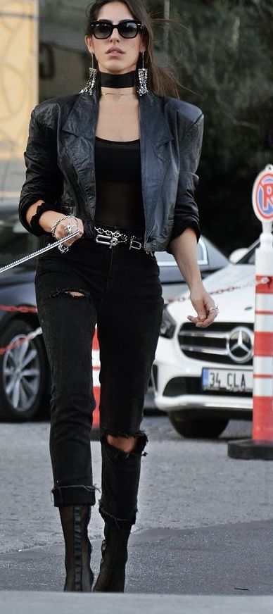 Nil Ninat Style, Nil Ninat, 90s Chic, Looks Style, Rock N Roll, Celebrity Style, Ootd, Clothes