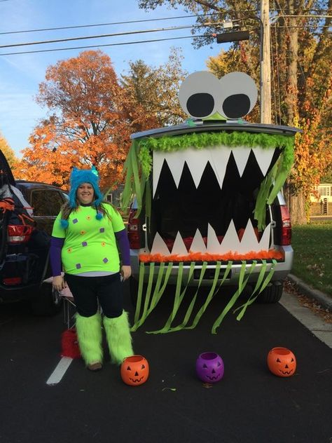 trunk or treat monsterdesign Jeep Wrangler Truck Or Treat Ideas, Trunk Or Treat Monster Mouth, Halloween Golfcart, Trunk Or Treat Monster, Monster Truck Or Treat, Monster Trunk Or Treat, Halloween Car Decorations, Trunker Treat Ideas, Trunk Ideas