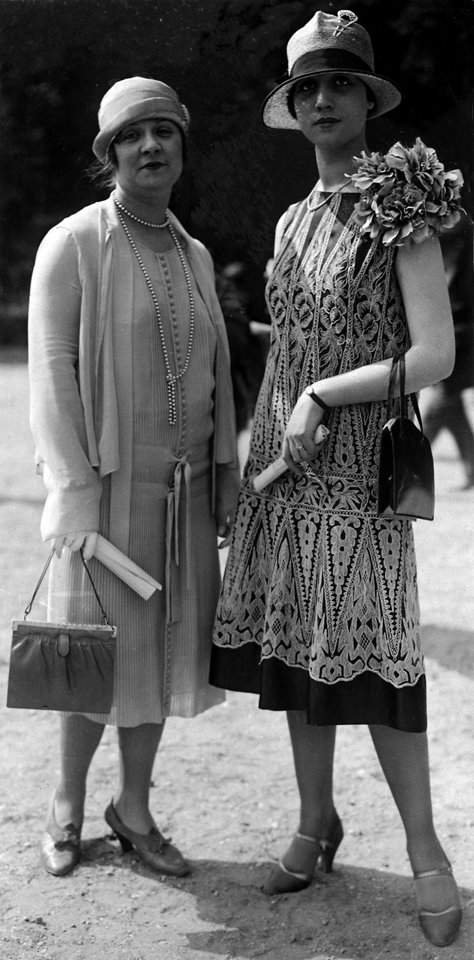 Spaarnestad Photo Collection: Life Photos, Daywear, 1926 Auteuil, France. Found on geheugenvannederland.nl Style Année 20, 1920s Women, 1920 Fashion, Flapper Girl, 20s Fashion, 1920s Dress, Estilo Art Deco, Women Street, Royal Ascot