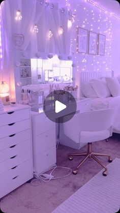 Vanity Tour, Vanity Goals, Love Bed, Vanity Setup, Messy Bedroom, Chic Vanity, Skincare And Makeup Products, Dreamy Space, Chic Organization